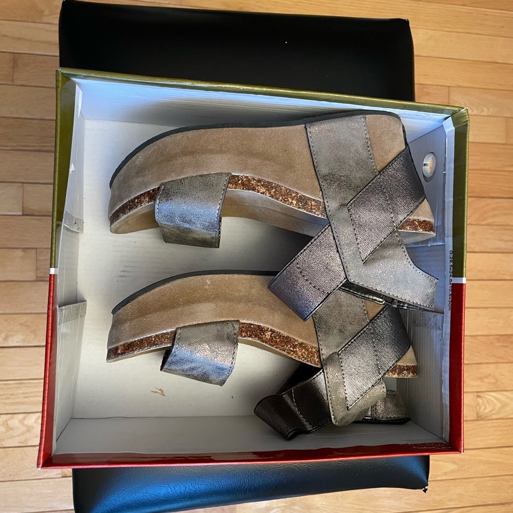 Pierre Dumas Wedges - Picture 4 of 6